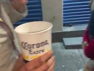 Se fue de pinta y se masturba nl la calle hasta lograr un spuitende